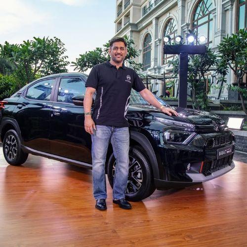  Mahendra Singh Dhoni 